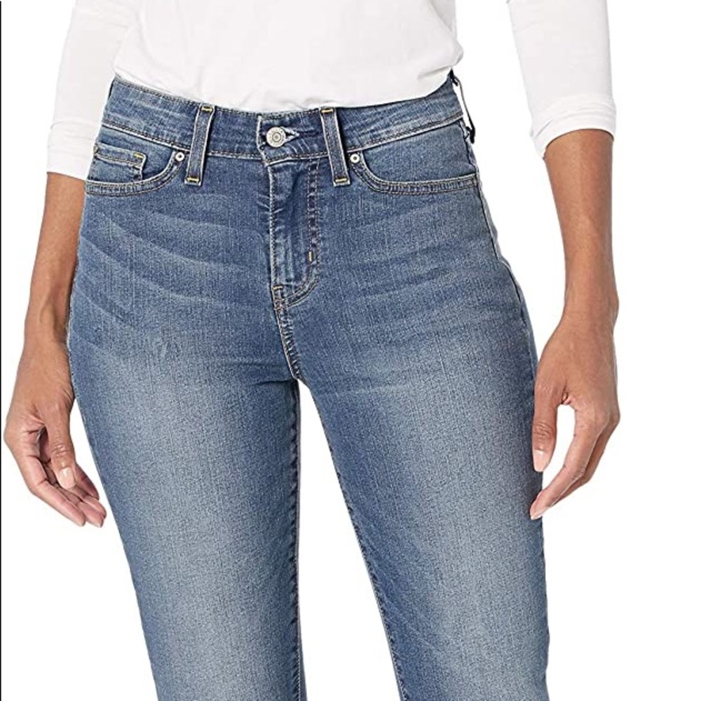 Levi’s 16S (33x30) medium Wash Modern Skinny Jeans